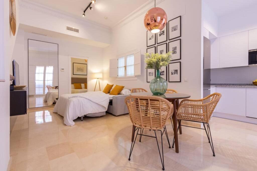 Mumu Luxury Suite Lirio Σεβίλλη Εξωτερικό φωτογραφία